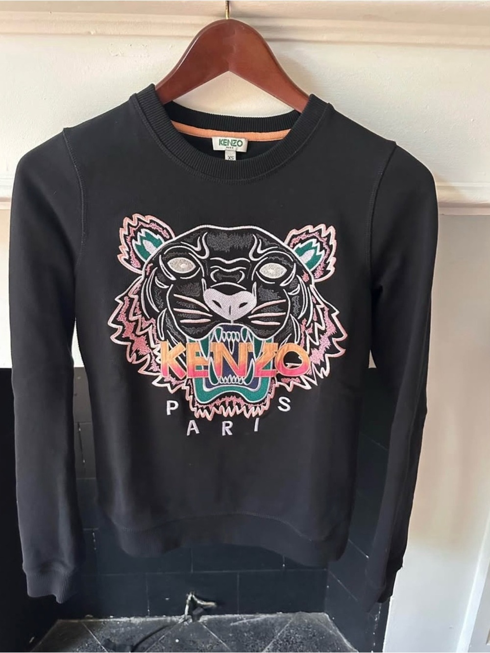 KENZO Woman’s Black Crewneck Sweatshirt with Multicolor Embroidered Tiger